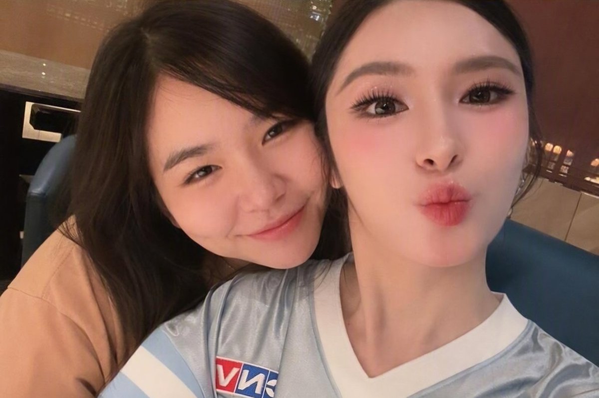 Lookkaeww_Fan's tweet photo. 🎂 Happy Birthday พี่ลูกไม้ 🤍

สุขสันต์วันเกิดพี่ลูกไม้ พี่สาวที่แสนดีของลูกแก้วนะคะ

ขอให้ปีนี้เป็นปีที่มีเรื่องราวดี ๆ เข้ามา มีรอยยิ้มในทุกวัน และได้พบเจอผู้คนที่รักและหวังดีกับพี่ลูกไม้เสมอนะคะ

ขอบคุณที่เป็นพี่สาวที่แสนอบอุ่นของลูกแก้ว และขอบคุณที่ทำให้พวกเราได้เห็นความน่ารักของคำว่า “เคียงข้างกัน” ในทุก ๆ วัน 🤍

#lookmaiLM
#lookkaewkamollak
#โลกของลูกแก้ว