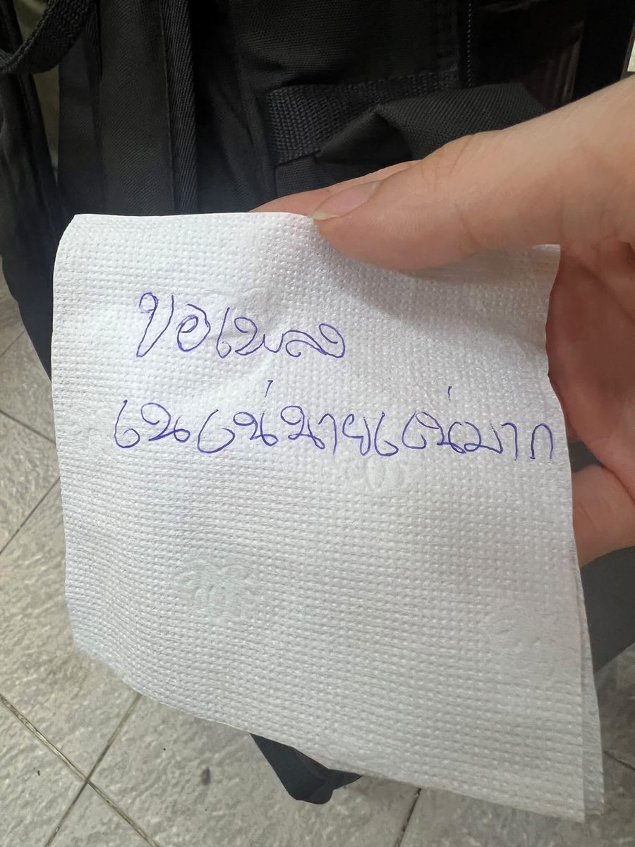 PastelLifeLines's tweet photo. นักร้องกำหมัดละนะ 555 https://t.co/5qwk03aJj8