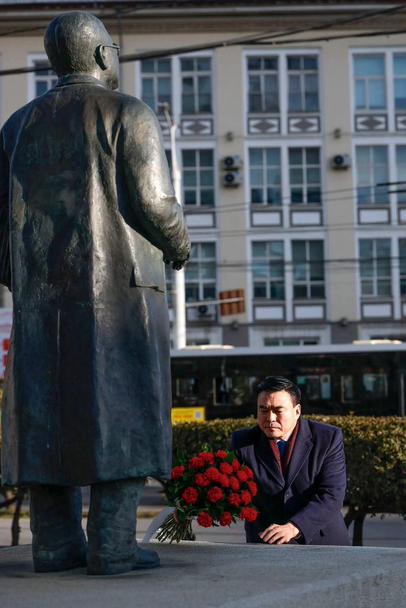 KhBaynkhangai's tweet photo. Энэ арай л увайгүй юу? Дарга сайд болход хэрэглэх мөлжүүр юмдаа. https://t.co/4Fm0NyeiUR