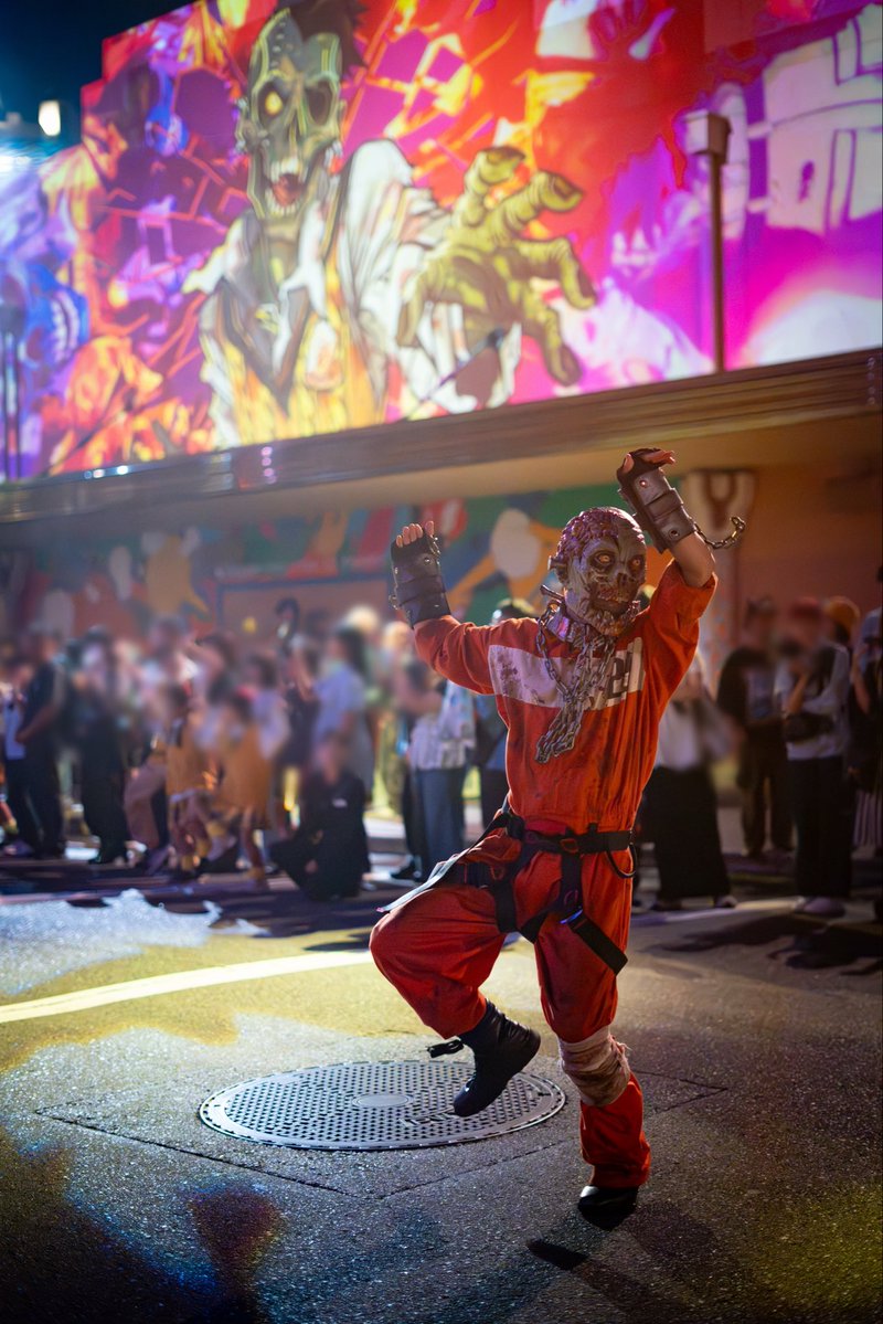 monosashisan's tweet photo. 後ろのモニターがいい感じで
ここで撮るの好きかも...✨
#HHN2026 
#USJファン https://t.co/oSij8R50Sp