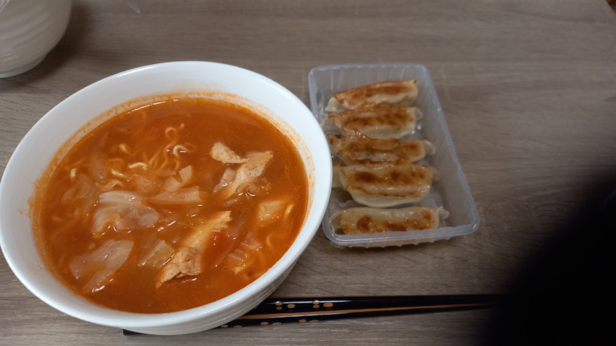 protein0620's tweet photo. せっかくの休日だから、トマト煮込みラーメン作って見たけど失敗したかも、なんか、見た目がグロ、、、 https://t.co/eQNVMR0kDj