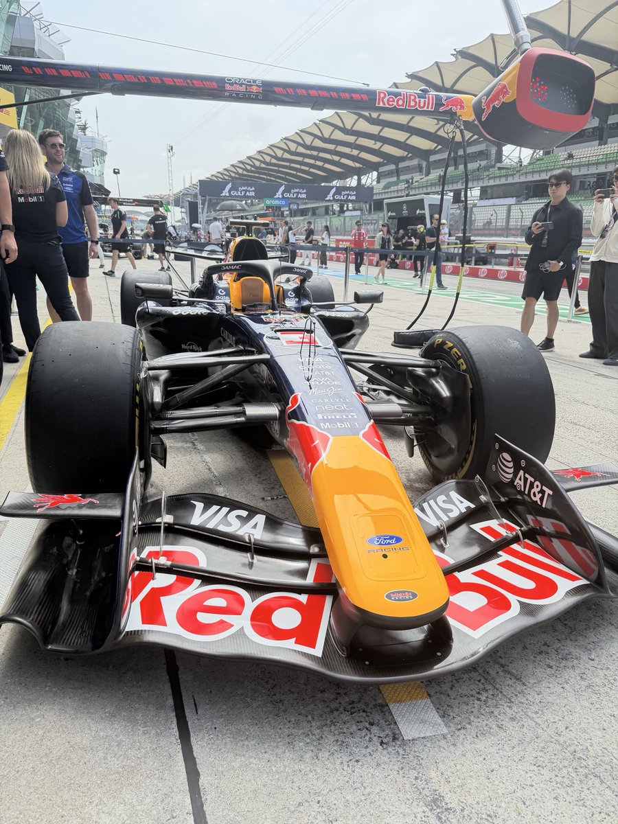 redbullracing's tweet photo. Stay hydrated, RB22 💦

#F1 || #BahrainGP https://t.co/stEYcPGqNC