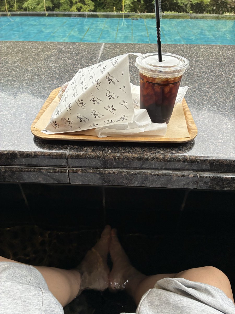 Sinatra_FF11's tweet photo. 足湯カフェで湯ッタリ🦶
ランチ☕️
#Bakeryandtable
#足湯カフェ
#ランチ https://t.co/vcfwgjNQSE