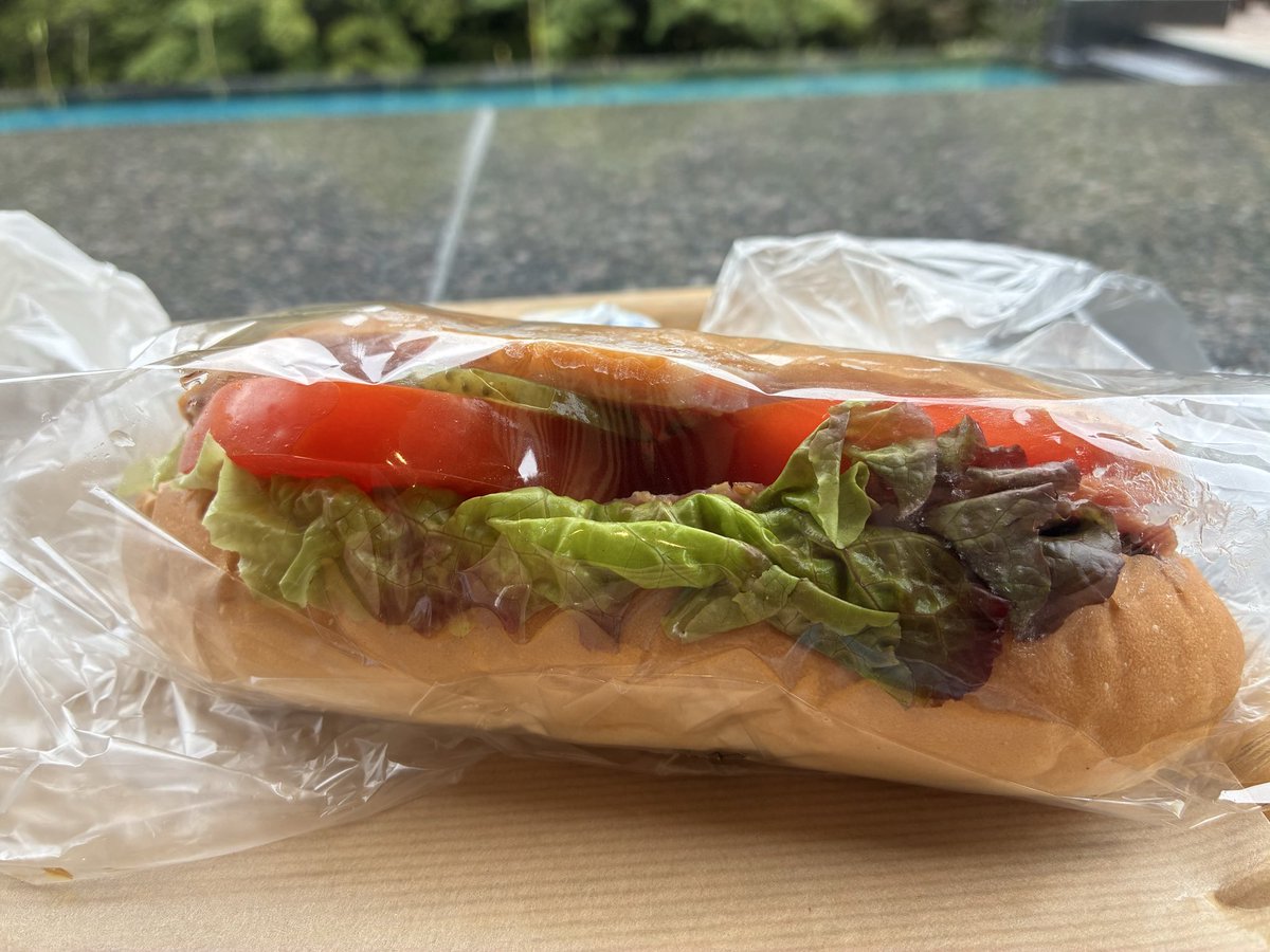 Sinatra_FF11's tweet photo. 足湯カフェで湯ッタリ🦶
ランチ☕️
#Bakeryandtable
#足湯カフェ
#ランチ https://t.co/vcfwgjNQSE