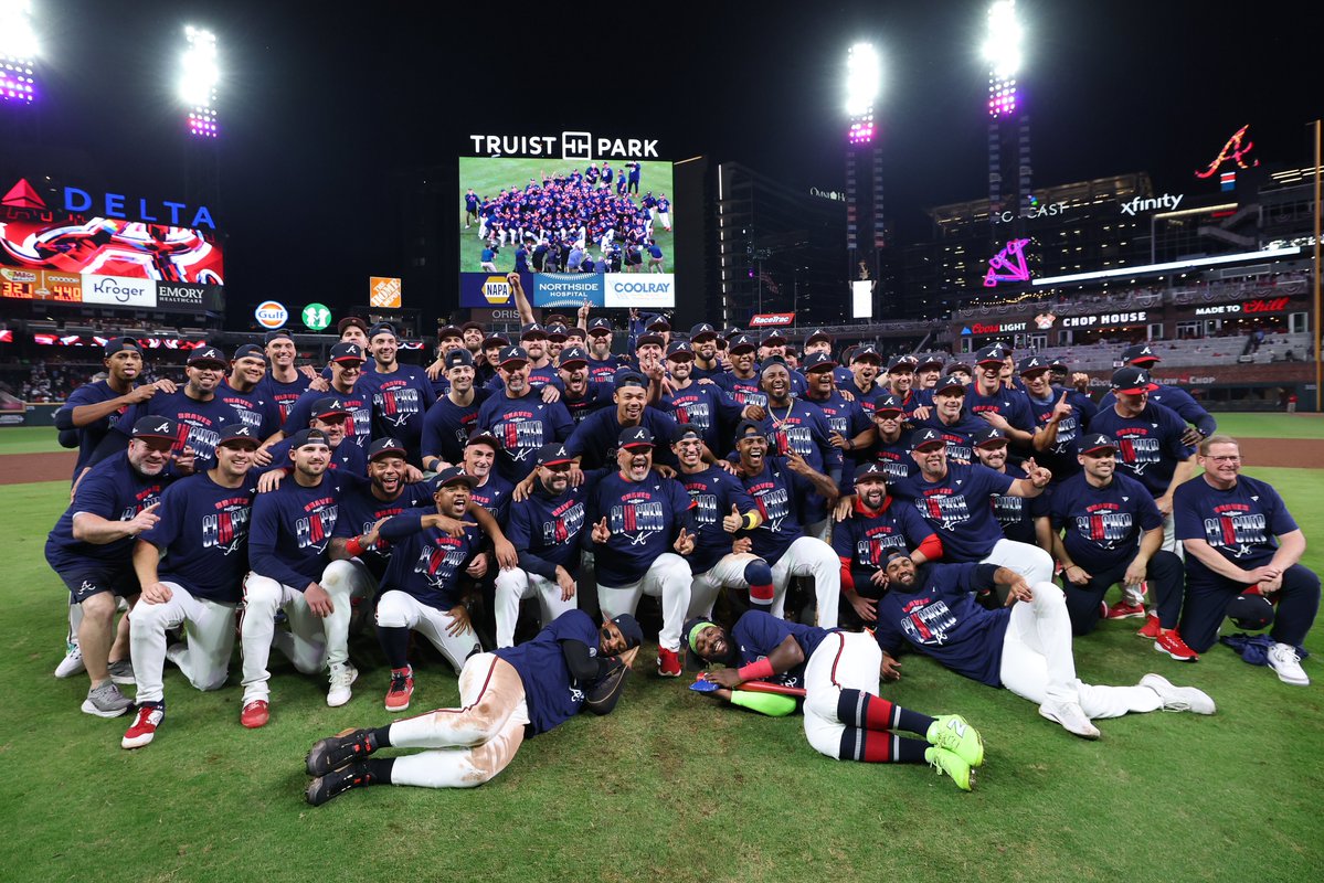 The @​Braves are back in the NLDS for the first time since 2023! 
 [📷](https://pbs.twimg.com/media/HTmIGGGXoAAleMV.jpg) https://pbs.twimg.com/media/HTmIGGGXoAA