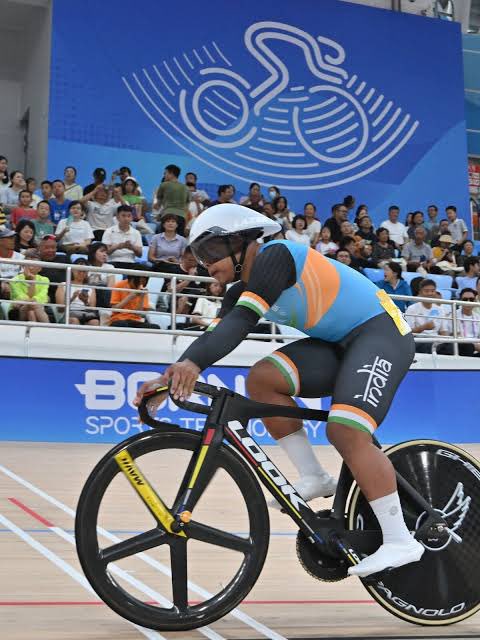 TheKhelIndia's tweet photo. DAVID BECKHAM MAKES THE SEMIFINALS OF ASIAN GAMES 2026! 💪🔥

India’s David Beckham Elkatohchoongo finished at 3rd place in the Men’s Keirin repechage to Qualify for Semi Finals! 🇮🇳

Ronaldo finished 6th &amp; couldn’t qualify! https://t.co/H1fgU02t7j