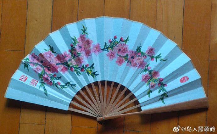 prexslv87e's tweet photo. [What round fans! These traditional Chinese fans make me daydream of old elegant moments.]， https://t.co/sGVN0zrLOR