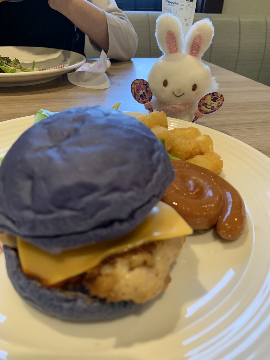 rdsj1353's tweet photo. ピックでお食事応援メルちゃん🩷 https://t.co/a01bd1R0ko