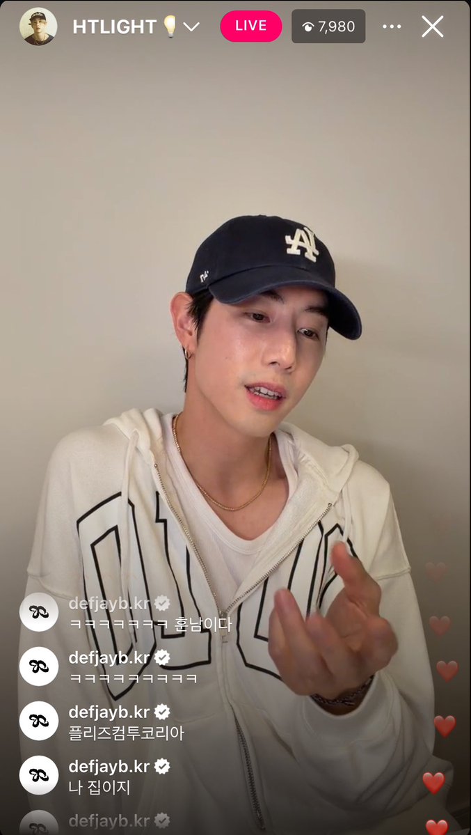 dopcandy's tweet photo. “Please come to Korea” “bye text me pls” 

WHY IS JAEBEOM YEARNING IN PUBLIC https://t.co/9PTnUgeSEy