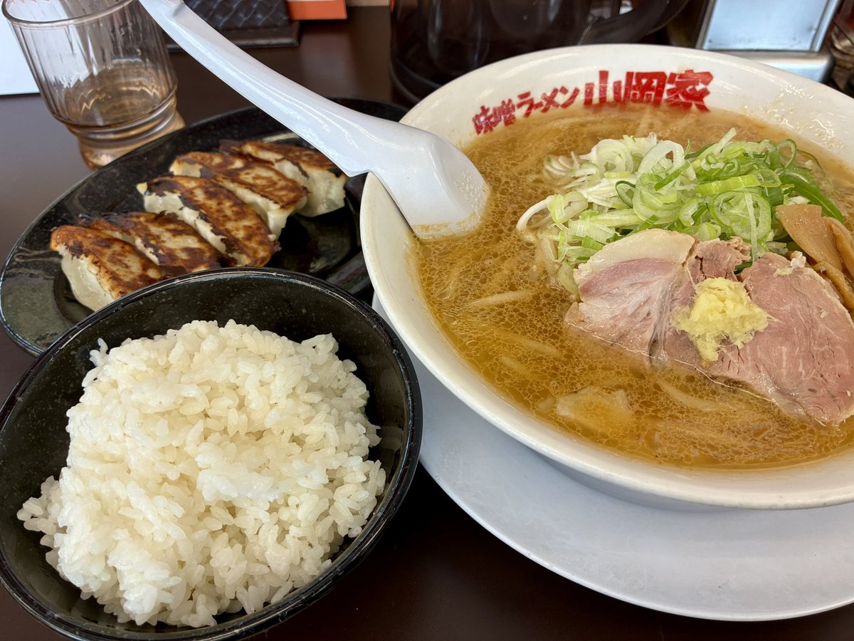 arumarux's tweet photo. 平日休みなのでランチセット食べるよ https://t.co/NygAjrI0LR