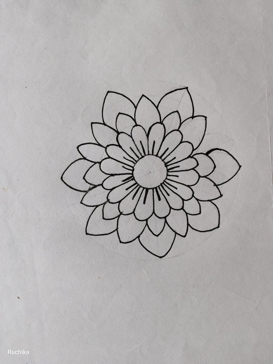 Ruchikakumari8's tweet photo. Bringing colors to life with this vibrant floral art piece! 🌸✨ Exploring bright shades, neat layers, and intricate detailing in this hand-drawn creation.
#FlowerArt #MandalaDrawing #CreativeArts #ColorfulArt #HandmadeDrawing https://t.co/5VBcC3f2eN