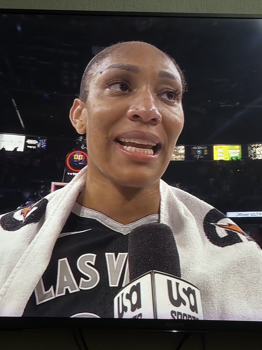 veyokana's tweet photo. That’s the face of someone who KNOWS they didn’t win fair and square — dirty play, cheating, and some seriously questionable officiating.

THE FEVER WON IN FRONT OF THE WHOLE WORLD! 🔥🏀 @NoHesiShow @WNBA @IndianaFever https://t.co/3qikS5g4tD