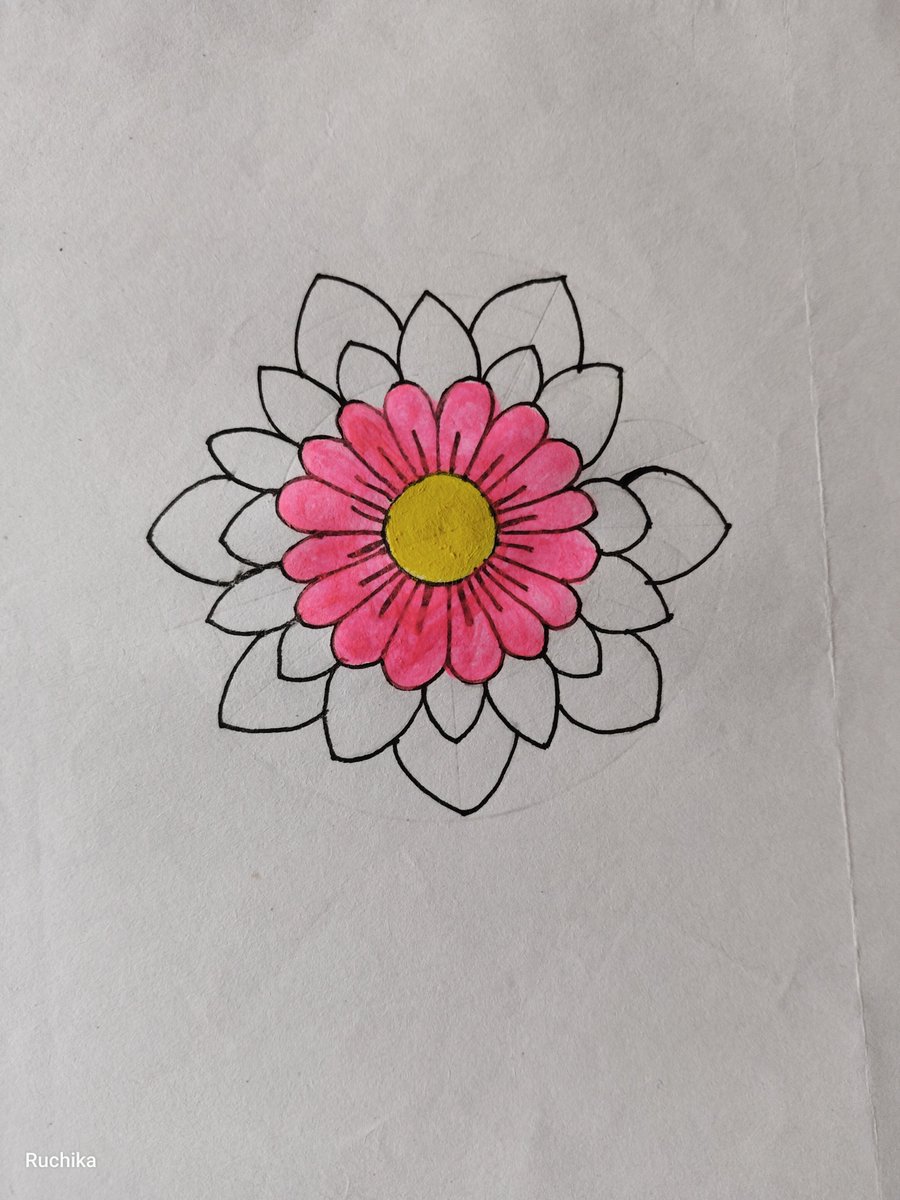 Ruchikakumari8's tweet photo. Bringing colors to life with this vibrant floral art piece! 🌸✨ Exploring bright shades, neat layers, and intricate detailing in this hand-drawn creation.
#FlowerArt #MandalaDrawing #CreativeArts #ColorfulArt #HandmadeDrawing https://t.co/5VBcC3f2eN