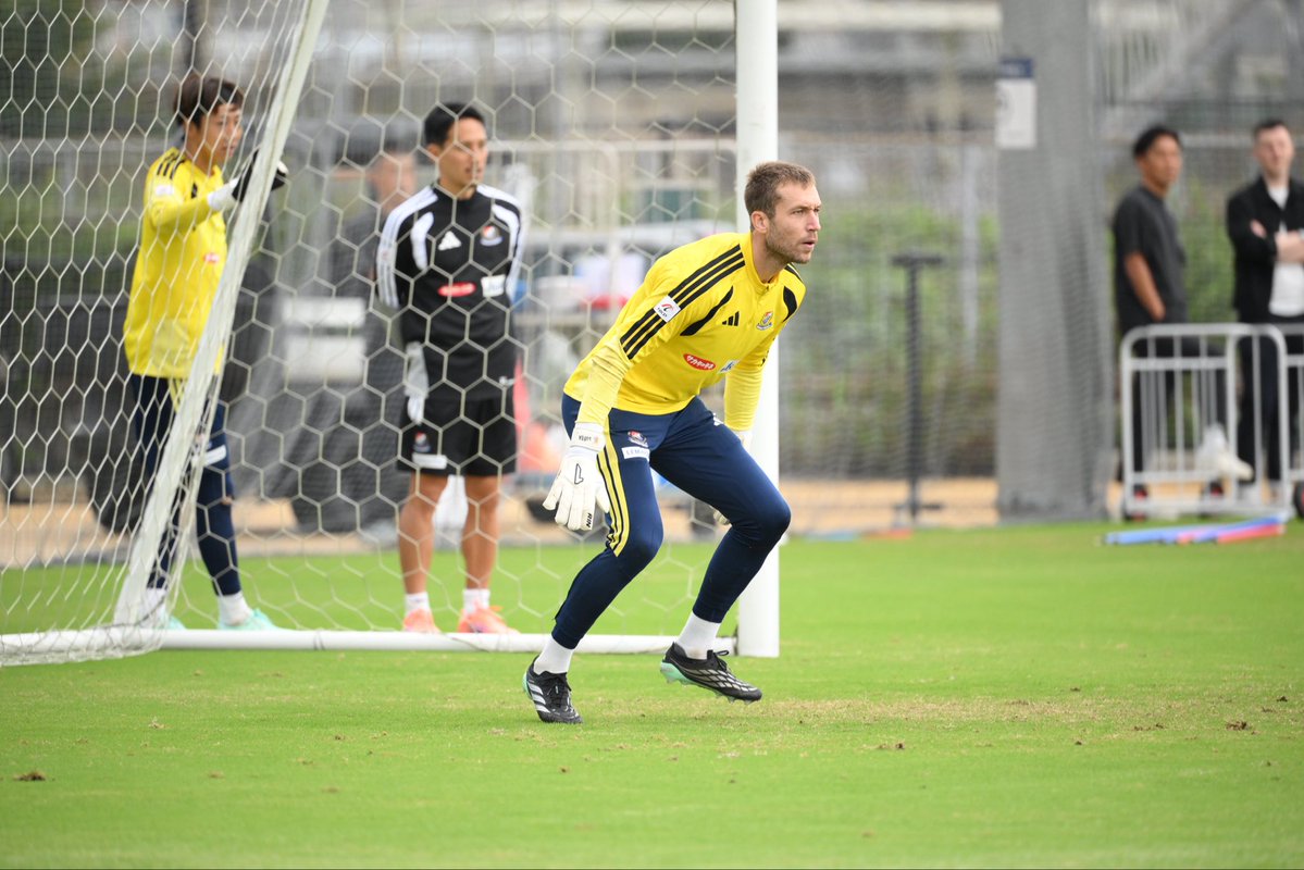 prompt_fmarinos's tweet photo. ———————————————
　📌 𝙏𝙍𝘼𝙄𝙉𝙄𝙉𝙂 𝙋𝙃𝙊𝙏𝙊𝙎
———————————————

本日のトレーニングフォトをお届け📸

次回ホームゲーム▼
10.21（水）19:00 K.O. / MUFGスタジアム
vs 東京ヴェルディ
🔗 https://t.co/NtQJ6fMhrn

#fmarinos https://t.co/hC9iQzgZtk