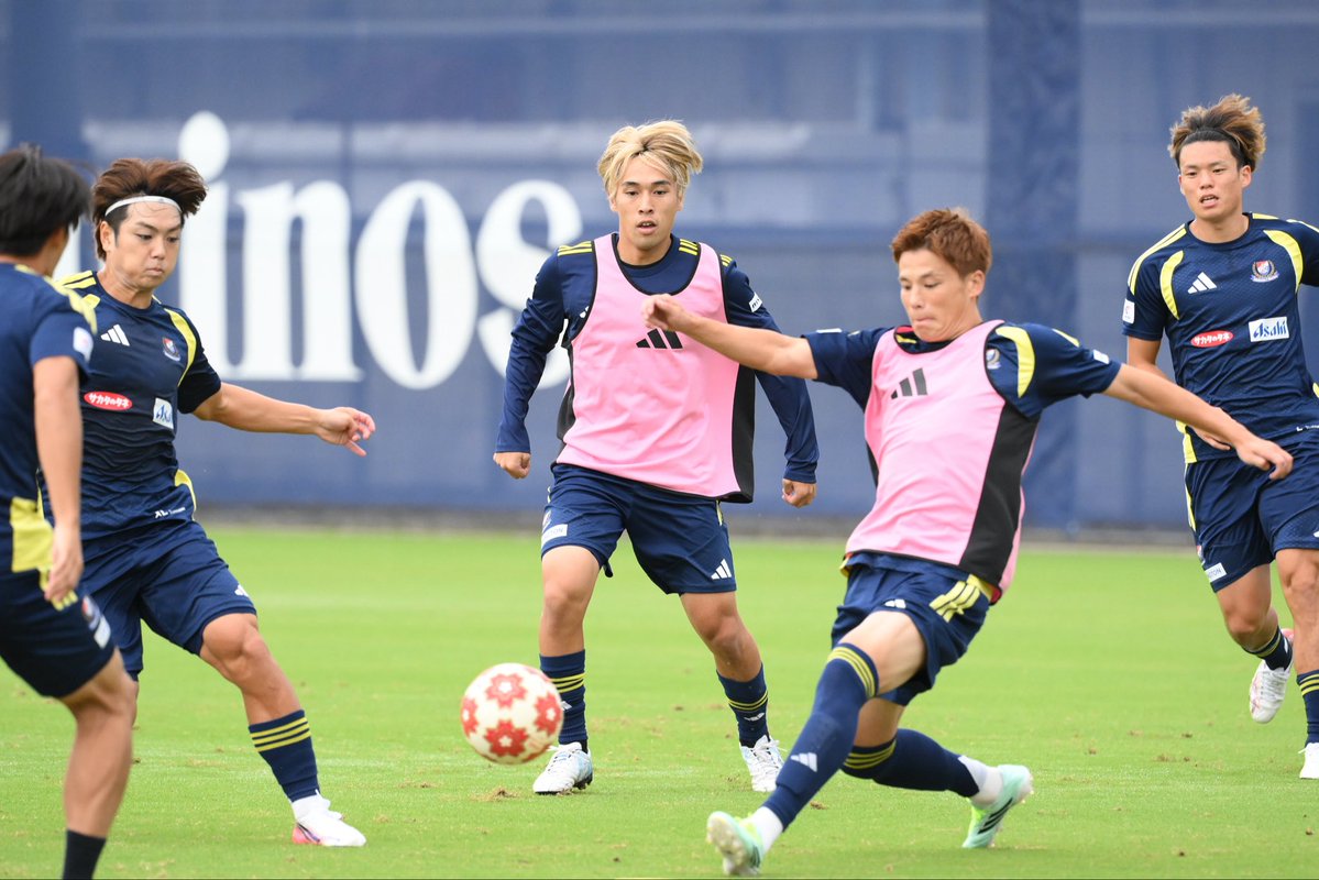 prompt_fmarinos's tweet photo. ———————————————
　📌 𝙏𝙍𝘼𝙄𝙉𝙄𝙉𝙂 𝙋𝙃𝙊𝙏𝙊𝙎
———————————————

本日のトレーニングフォトをお届け📸

次回ホームゲーム▼
10.21（水）19:00 K.O. / MUFGスタジアム
vs 東京ヴェルディ
🔗 https://t.co/NtQJ6fMhrn

#fmarinos https://t.co/hC9iQzgZtk