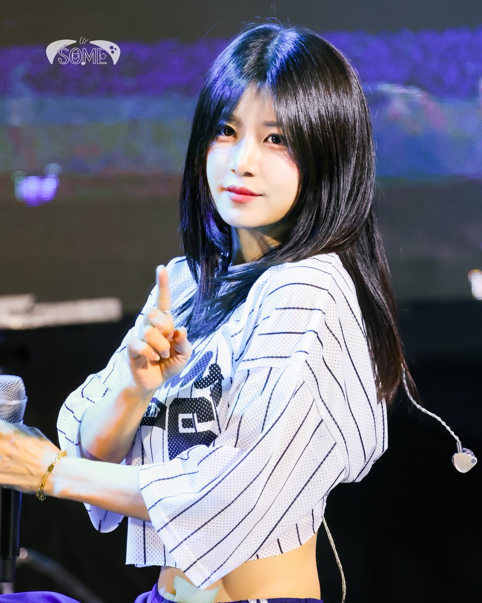 somehowilike91s's tweet photo. 261001 장안대 축제

아ㅎㅎㅎ언니 인이어 어디가세요ㅋㅋㅋ

@Apinkpcr

#에이핑크 #apink 
#chorong #박초롱 #朴初瓏 https://t.co/uMb3cHsr8v