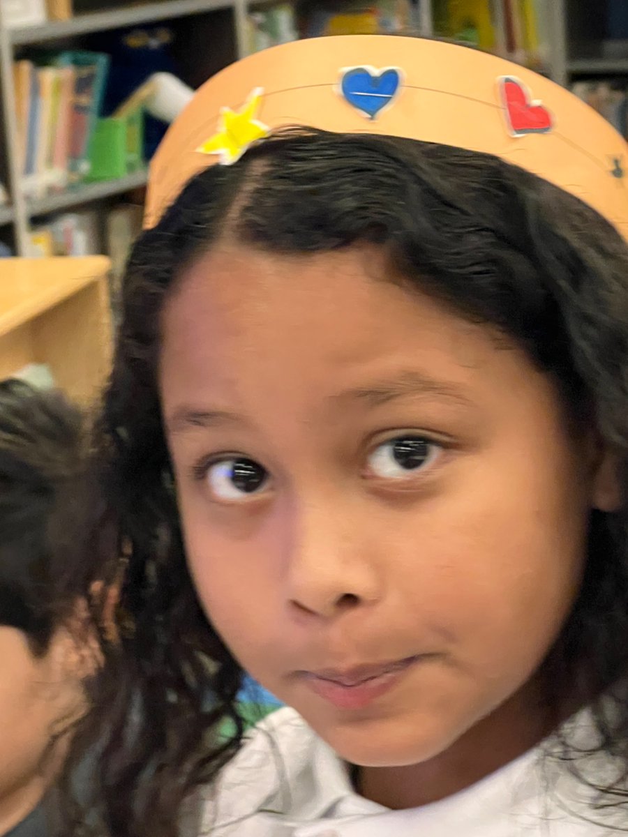 thaleyesLibrary's tweet photo. @HaleyHornFrogs have been reading &amp; learning about Hispanic Heritage &amp; culture. Last week students created wearable art inspired by Frida Khalo. We put the A in STEAM! @IrvingLibraries https://t.co/89zUE0mjYU