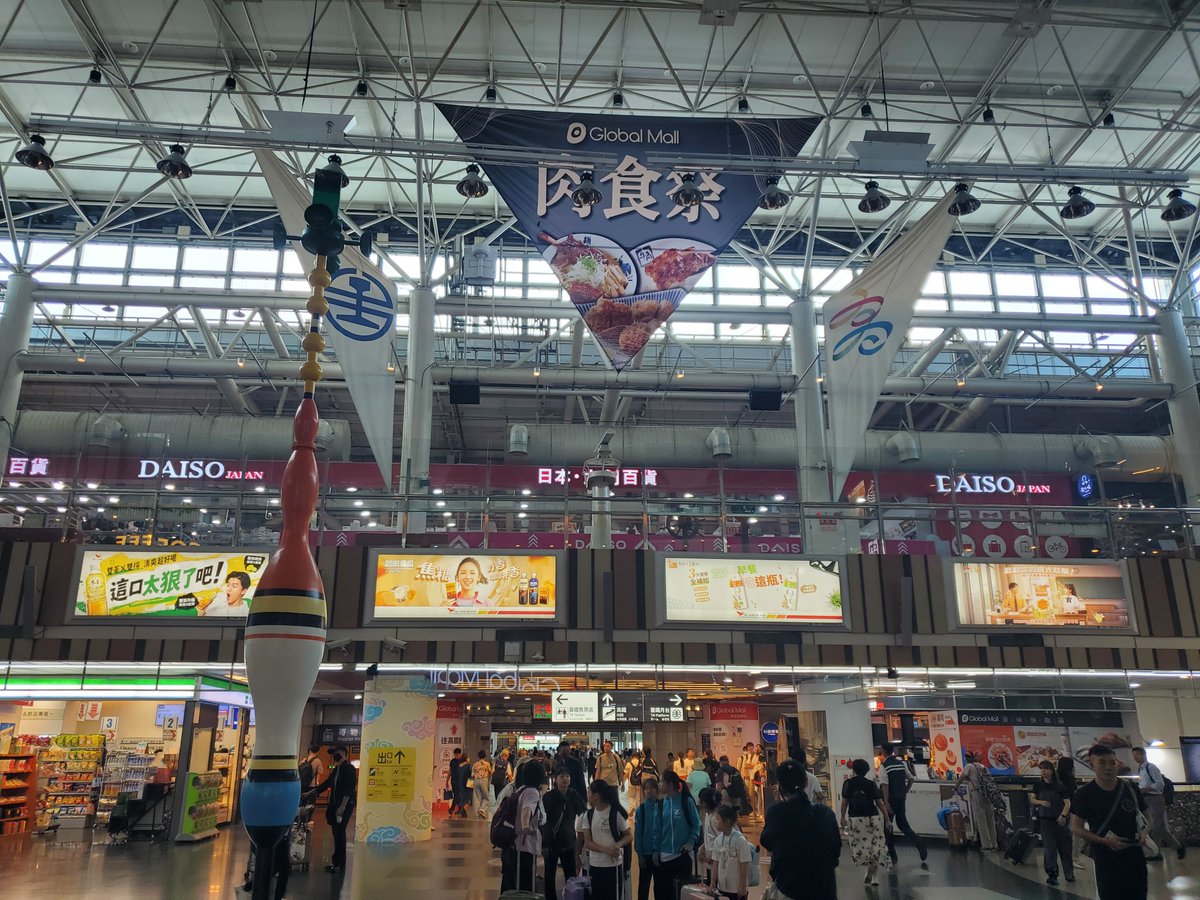 smallt94702434's tweet photo. この旅の最終目標を悲しくて寂しいかも
でも人生初めて自分高速鉄道乗ってます
やはり自分の居場所全然違うだよね
ちょっと心の悲しい薄めて気がする
"じゃこの調子持って 楽しく旅になりましょう"
彼はきっとそう言うでしょう... https://t.co/SYLzl54pTk