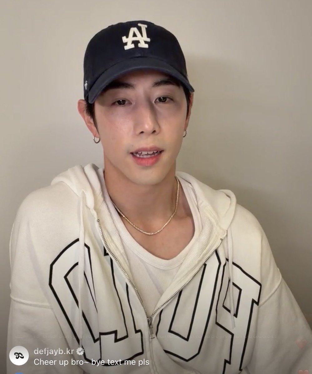 cyjprint's tweet photo. jaebeom was watching mark’s instagram live and leaving comments in the chat 🥹

🌴ㅋㅋㅋㅋㅋㅋㅋ you’re a handsome/heartwarming guy
🌴 ㅋㅋㅋㅋㅋㅋㅋㅋㅋ
🌴 please come to korea
🌴 i’m at home
🌴ㅋㅋㅋㅋㅋ mark, check your kakaotalk
🌴 ㅋㅋㅋㅋㅋㅋ
🌴 Cheer up bro~ bye text me pls