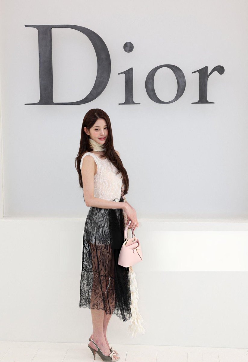 wrnmskcor2y2778's tweet photo. WONYOUNG IN DIOR

#JANGWONYOUNG
#WONYOUNG
#WonyoungDiorSummer27
#DiorSummer27 @Dior https://t.co/lUck91VoC9
