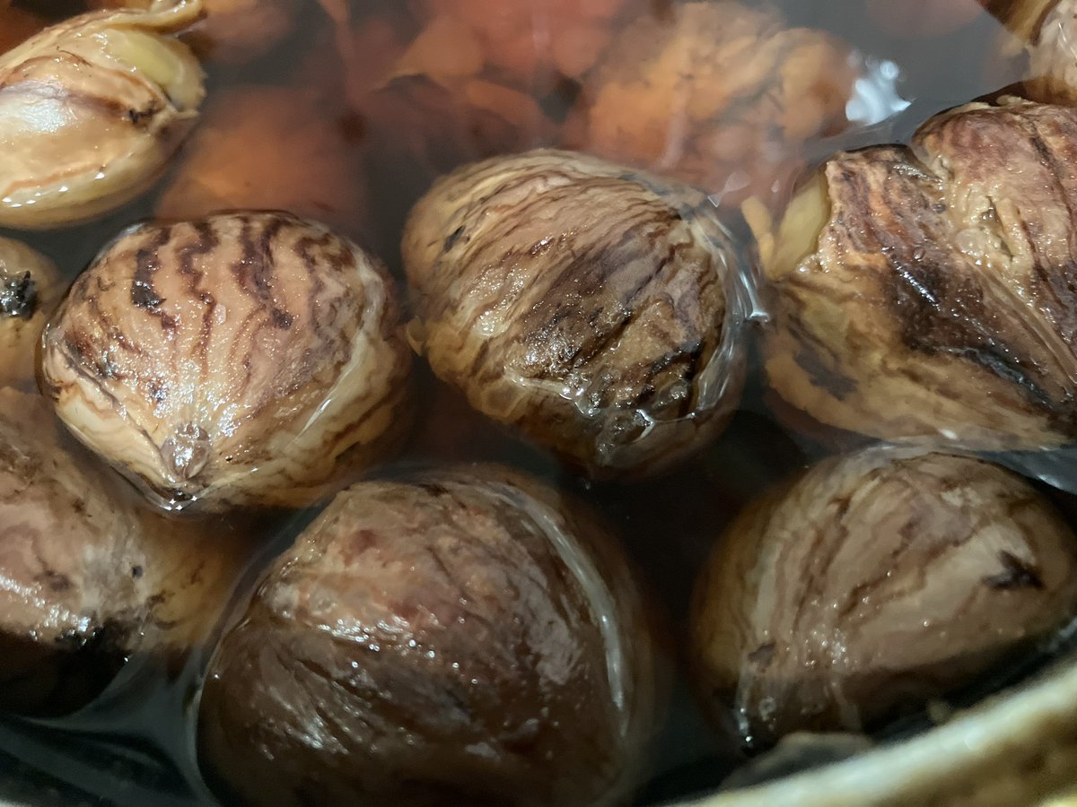 tomomi_trb's tweet photo. 🌰🌰🌰
剥くの大変だった🤣最後の一個で指負傷、、渋皮剥くのがめんどくさくなって、渋川煮にしたけど、それすらもめんどくさかった、、でも美味しい！！！ https://t.co/7uVSoNRZpC