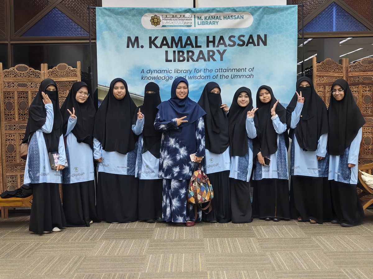 IIUMLibrary's tweet photo. 📚 A warm welcome to 16 students and 2 teachers from Sekolah Menengah Islam At-Tahfiz, Pasir Gudang, Johor to Dar al-Hikmah Library, IIUM!
Thank you for visiting us. We hope you had a meaningful and inspiring experience! ✨
#DarAlHikmahLibrary #IIUM #LibraryVisit https://t.co/rUrC3L2PDm