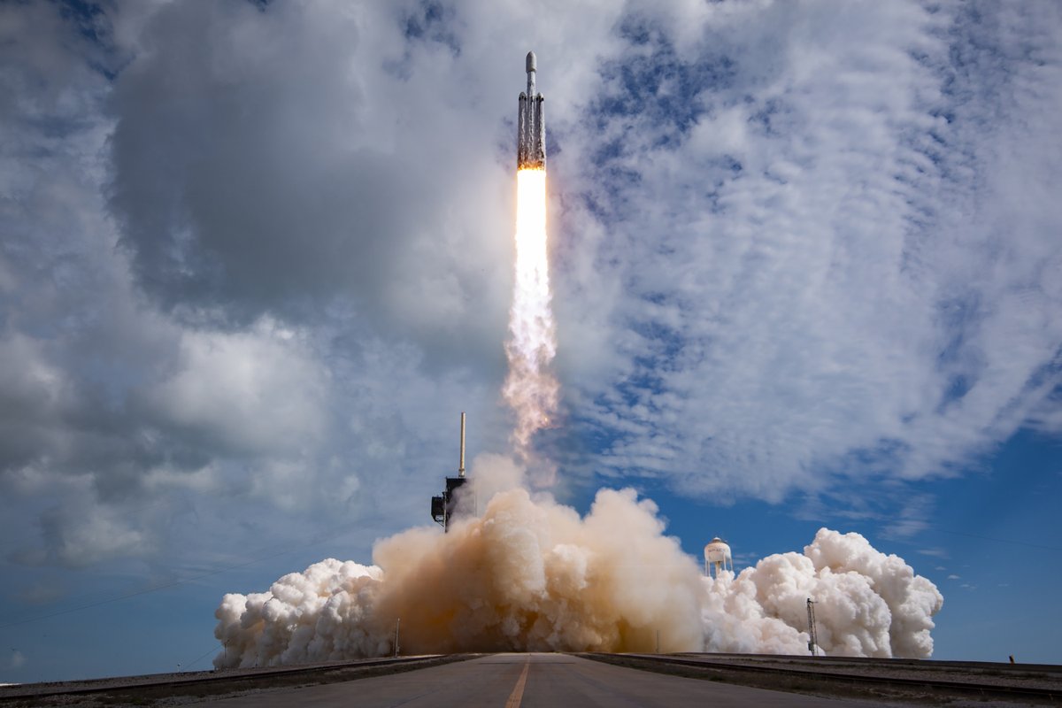 SpaceX's tweet photo. This will be the second and fourth flight for the two side boosters, which previously supported the launch of the GOES-U, Viasat-3 F3, and Roman Space Telescope missions https://t.co/S9Vu7LS6vI