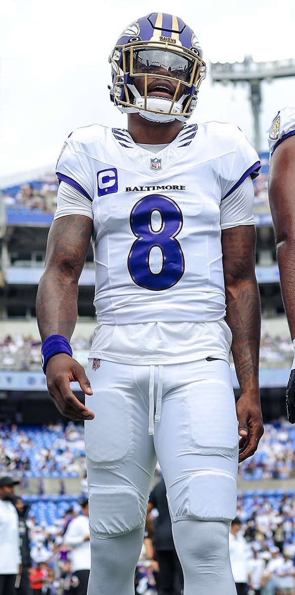 Bateman_Szn7's tweet photo. Aaron Rodgers couldn’t do in 10 seconds what Lamar Jackson did in 7

Everyone can’t be like #8 https://t.co/x85Gr6VghZ