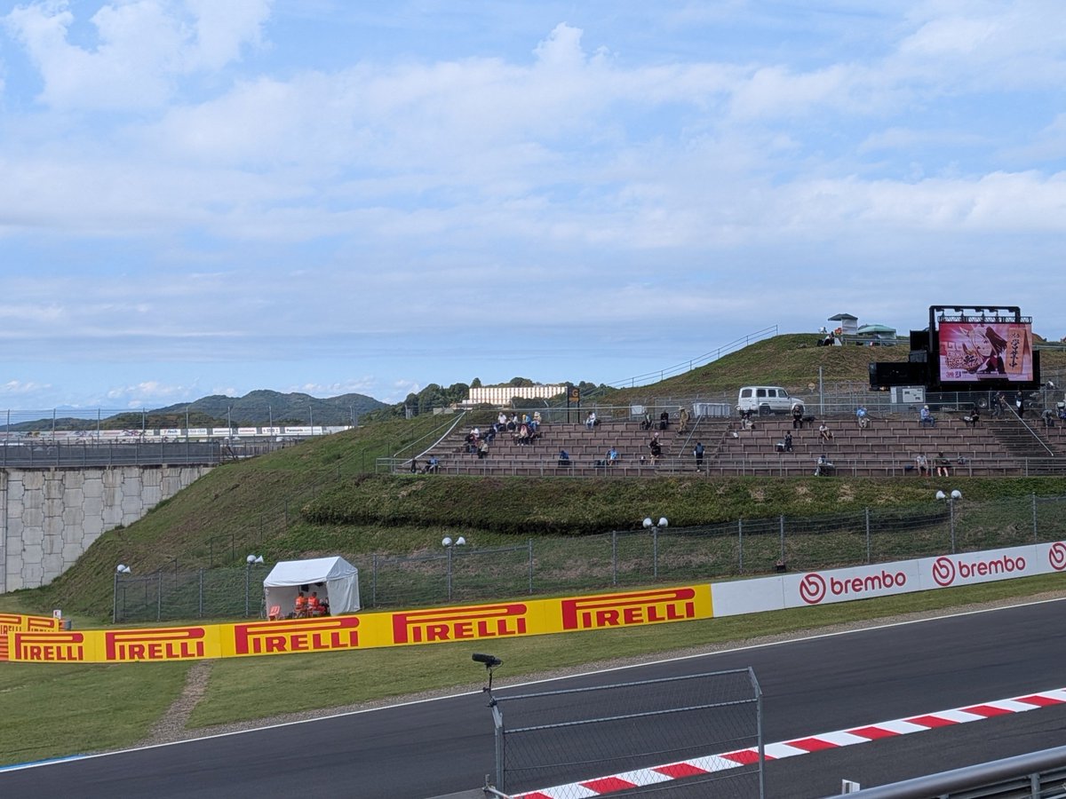 G1_9win's tweet photo. いくらウマ娘がMotoGPのオフィシャルイベントパートーナーだからって、モビリティリゾートもてぎでラーメンシナリオやらホメメテオやら麗しのウマ娘劇場CMを連続放映するとかいう暴挙は情報が大渋滞するのでやめてもろて

#ウマ娘 
#MotoGP 
#JapaneseGP https://t.co/MTVma8Z4DH