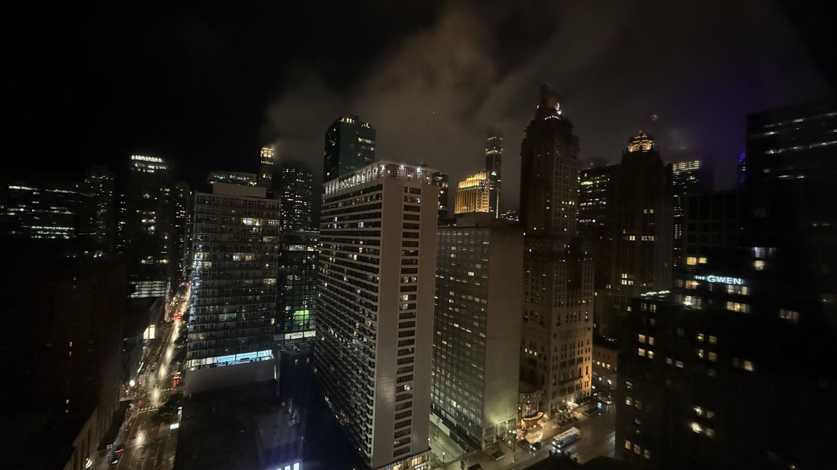 GarrettExeter's tweet photo. Good night Chicago 🌕 feels like I just got here. https://t.co/TSPOC3BAPr