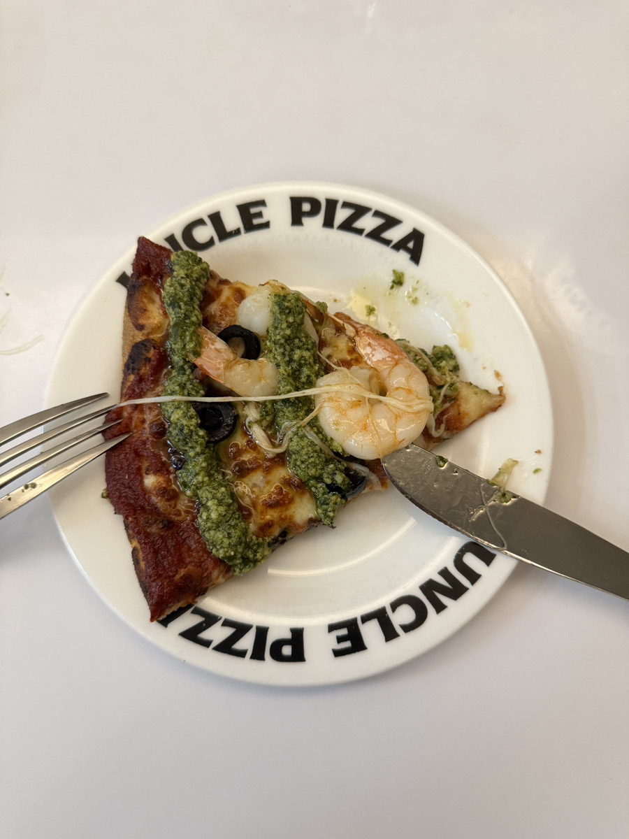 joahcafe's tweet photo. 韓国人にホットなムンレの美味しいピザ屋さん🍕
ハーフ＆ハーフでバジルシュリンプとコンビネーションにしたんだけどバジルがめっちゃ当たりだ���た🥺🥺
ピメク（ピザ×ビール）最高すぎた！！
ムンレの雰囲気ほんとにお洒落でまだ日本人も多くないからぜひ行ってほしい！✨

🏠アンクルピザ ムンレ本店（엉클피자 문래본점）