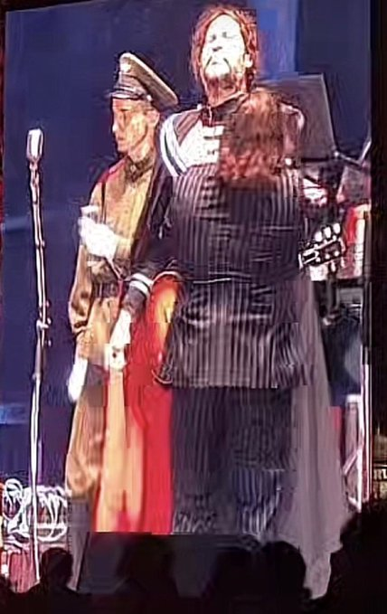 MCRmy__ARG's tweet photo. EL TIPO CON MÁS AURA DE TODO NUEVA JERSEY FUE EL QUE GANÓ SER EL DICTADOR
#MCRAFTERSHOCK https://t.co/llwMnYuY2A