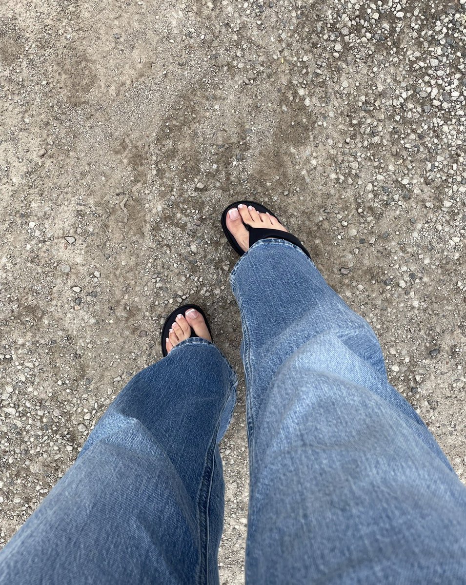 renarojax's tweet photo. Quien me chupa mis pies? 🙈 si es en puebla o ciudad de mexico mejor!!!! https://t.co/7CDNX6uzEC