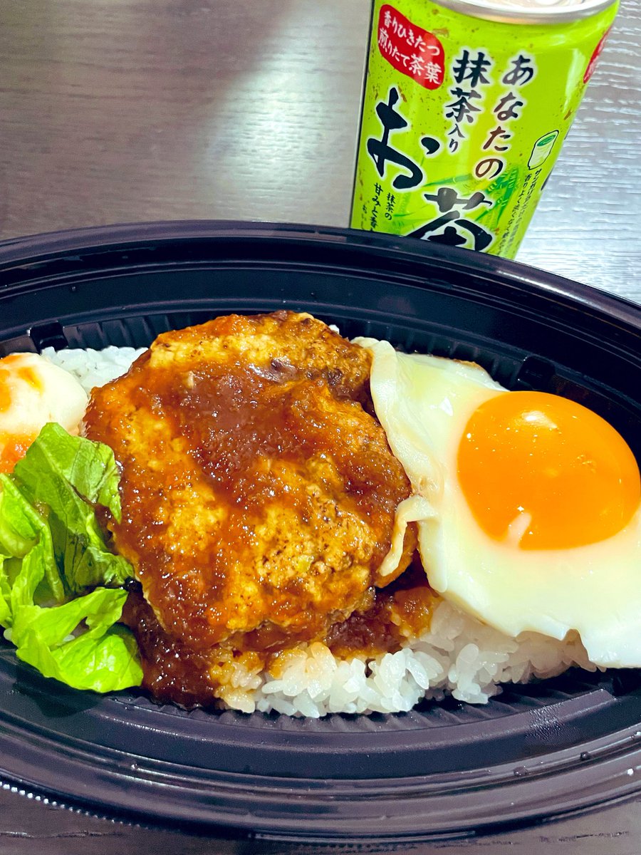 monttyk3543's tweet photo. モンティ君です。ちょっと涼しくて幸せです。午後も頑張りますからね！！！（写真はビジネスverのモンティと美味しいハンバーグと目玉焼き🍳） https://t.co/eN6iuG7Uto