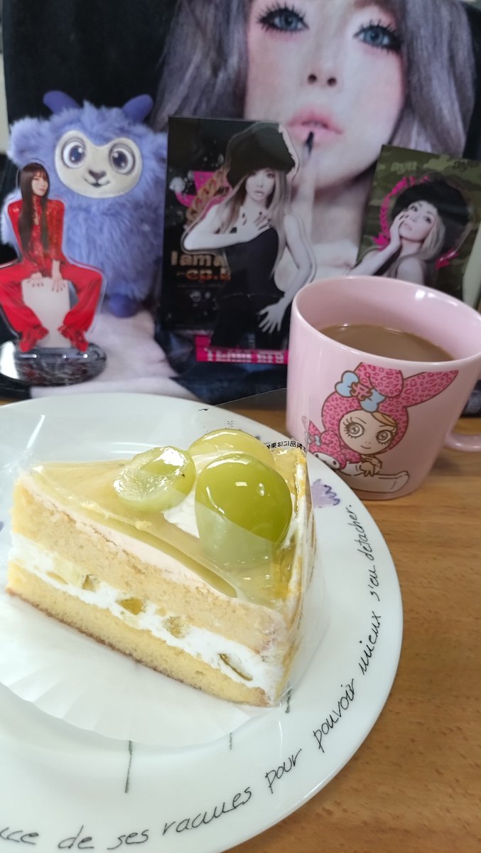 ayu_kanarin's tweet photo. 旦那がどっか行ったので
ささっと買ってきて
ささっとセッティングして
ささっと食おう笑

今日はマックで良いですかね〜🍔
#浜崎あゆみ https://t.co/gyITjx6uqi