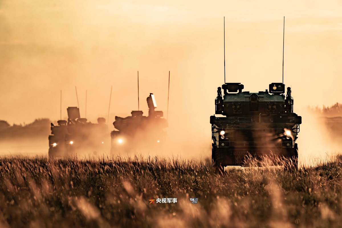 ChinaMilBugle's tweet photo. Drone-killing Monster:
Photos show Type 625 short-range air defense systems attached to Chinese PLA Army engaging targets during live-fire training exercise.
#PLA #Army #AirDefense
#Type625 #SPAAG #GatlingGun
#CounterDrone
#LiveFire #Firepower
#ChinaMilitary #ChinaMilBugle https://t.co/u6N5KAQaGg
