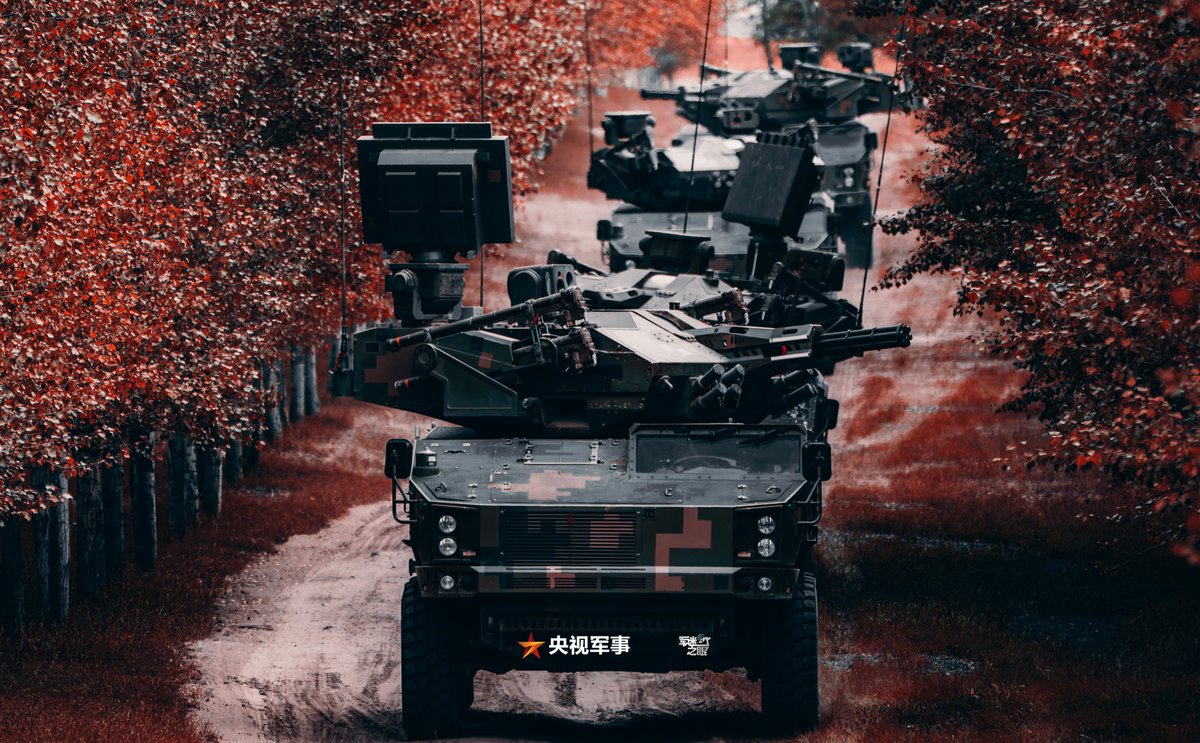 ChinaMilBugle's tweet photo. Drone-killing Monster:
Photos show Type 625 short-range air defense systems attached to Chinese PLA Army engaging targets during live-fire training exercise.
#PLA #Army #AirDefense
#Type625 #SPAAG #GatlingGun
#CounterDrone
#LiveFire #Firepower
#ChinaMilitary #ChinaMilBugle https://t.co/u6N5KAQaGg