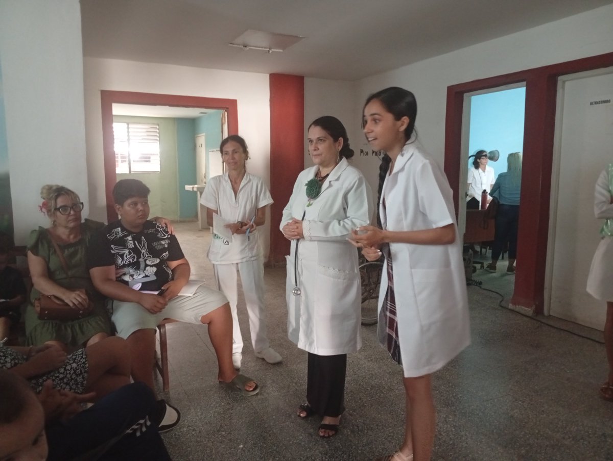 DHpuh98856's tweet photo. 🫂 Taller interactivo con familias de niños y adolescentes en la Proyección Comunitaria del Área de Salud Pedro Díaz Coello.
Un espacio de diálogo cercano para fortalecer la salud infantil y adolescente.
#ProyecciónComunitaria #SaludInfantil #APS #HolguínEsCiencia #55aniversario https://t.co/bwBIV4iYeo