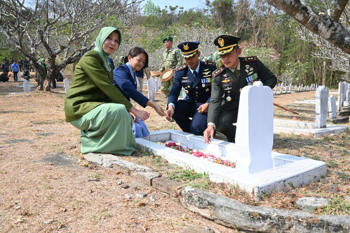 sugirisukani's tweet photo. Lanud SKI Bersama Unsur TNI Gelar Ziarah Nasional Serentak https://t.co/ir8FBJTGxH