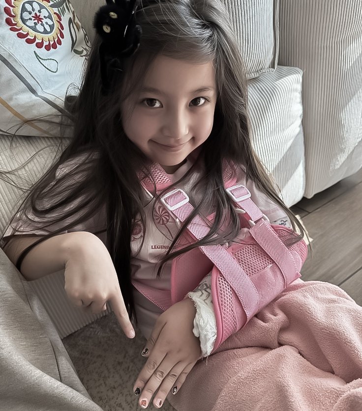sepuulism's tweet photo. ⠀⠀"⠀⠀𝓐⠀⠀⠀bonitinha⠀⠀⠀⠀⠀⠀⠀⠀⠀
foi ⠀⠀⠀inventar ⠀⠀de ⠀⠀dar 
⠀⠀⠀⠀⠀⠀uma ⠀⠀⠀⠀de⠀⠀⠀⠀⠀⠀'Soy ⠀⠀⠀Luna; ⠀⠀⠀&amp;⠀⠀⠀⠀⠀ Se 
⠀⠀quebrou ⠀⠀⠀⠀⠀⠀toda,⠀⠀e⠀⠀⠀ ainda 
⠀⠀quis ⠀⠀⠀mostrar⠀⠀⠀ a ⠀⠀⠀⠀⠀⠀⠀⠀⠀⠀unha.⠀⠀⠀[⠀⠀😒..⠀] https://t.co/6exFB2v3w0