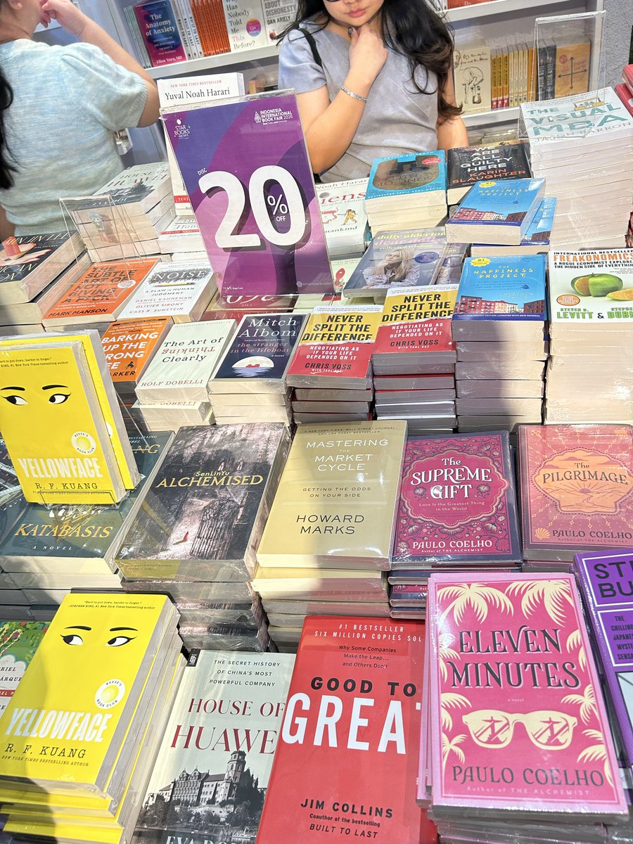 melyarr's tweet photo. Besok pagi aku mau ke IIBF 2026, yang mau jastip buku boleh banget yaa

Fee flat 10k/pcs ajaaa

Bisa join di group aku untuk LS nya besok 😊

https://t.co/TObBO4dMaN https://t.co/wSZahRkiJZ