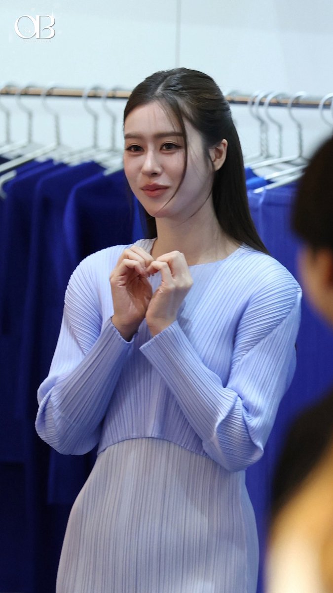 oombamfanbaseTH's tweet photo. เติมแบมกันนค่าาาา 
BAM AT PLEATS PLEASE ISSEY MIYAKE AZURE COLORS
#PleatsPleaseIsseyMiyakexBam
#EverydaywithPLP
#Bamsaralee #แบมสราลี https://t.co/k8EopBCOZO