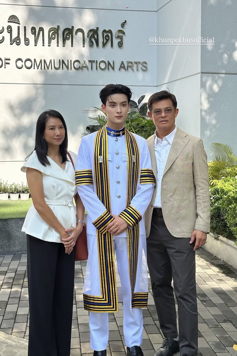 goodbyemy_b's tweet photo. นี่เป็นแฟนคลับยังภูมิใจในตัวขุนพลขนาดนี้ แล้วพ่อแม่แท้ๆจะภูมิใจกับขุนขนาดไหน คนเก่งเรียนจบแล้วนะ 🥺👨‍🎓✨

#KHUNPOL https://t.co/tMzvXlCxmV