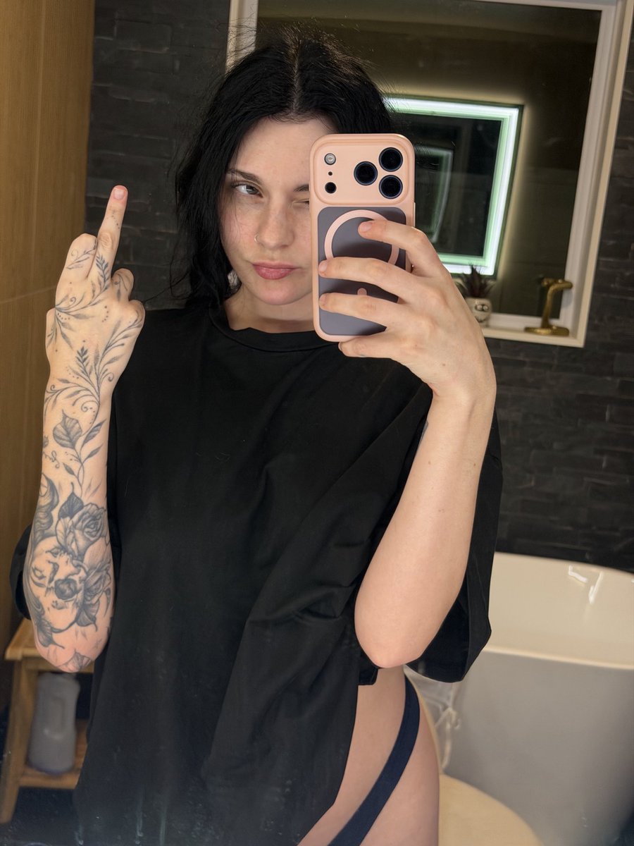 sendtobeany's tweet photo. https://t.co/hbv89joAqc

let me be ur debt keeper <3 https://t.co/PVupgy0vlN
