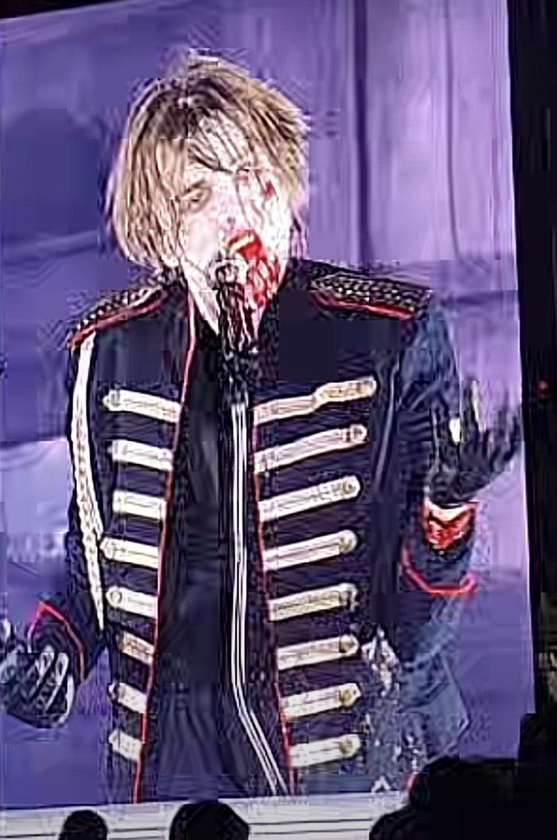 gorebugs's tweet photo. my stream froze on this . mama u are terrifying https://t.co/R9RxlAsYGw