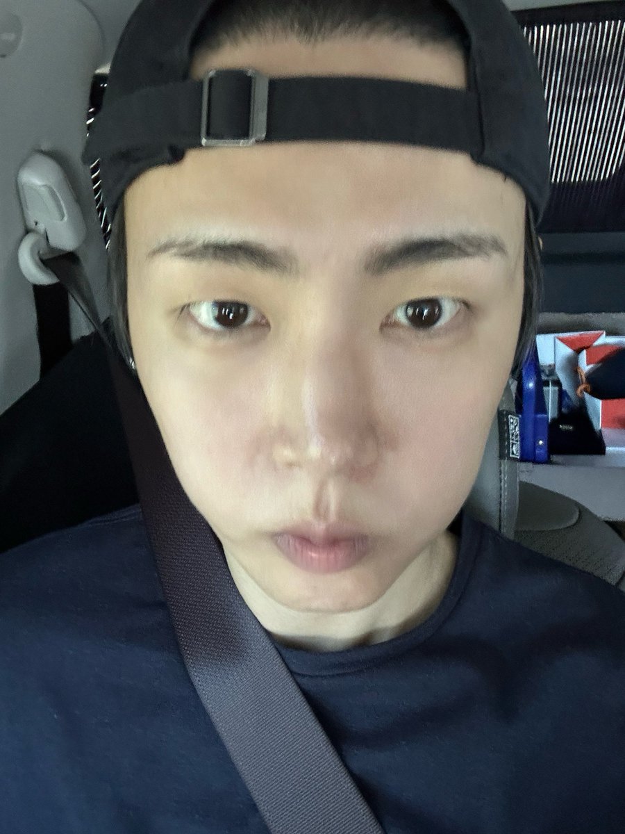 teamoJaeyoon's tweet photo. 261001 Jaeyoon's Day

12:54 pm – 1:35 pm

Y/n

Jaeyoon is heeereee
I have a schedule today, so I’m on my way to Nonsan!!!
The weather has gotten really cold ㅠㅠㅠㅠㅠㅠ
I woke up and it was so cold
So I immediately took out my heated floor mat!!!!!

Y/n, did you have lunch??
I had some doenjang jjigae at a rest stop
and took my vitamins

📸

As soon as I got in the car, I put on a nice, refreshing face mask ><
Oh, right! You know I use Juvelook face masks, right?
Juvelook Skin sent me some masks because they knew I use them??!
But I’m almost out of them,
so I don’t have any left to give away ㅠㅠㅠ

Anyway!!
We’re on our way to Nonsan right now, but we’re not getting there....
I’ll rehearse when I get there and contact you again!!!!!
Think about me a lot, okay?
Got it?
😘😘

9:36 pm

Y/n

Nonsan is doooone!!!
Thank you so much to all the Fantasy who came all the way to Nonsan today ㅠㅠ
And thank you to the Fantasy who couldn’t come but still supported us from afar ><

📸

Ang🐶

Y/n, did you make sure to eat dinner????
I only had some dakgangjeong ㅎㅎㅎ
It was really warm earlier during the day???!
But as soon as the sun went down, it got cold right away....

📸

I should send this one too ><

<Today’s TMI: Jaeng-item>

I was going to get a haircut,
but since the concert is coming up soon, I decided to skip the haircut and cut it right before the concert ^^

Actually, while I was showering yesterday,
I thought that maybe a moderately long hairstyle could look good with Jaeyoon’s face as it is now

When my hair is short, my face looks bigger ㅠㅠㅠ
And you know when I cut my hair short?
Then I’d have to lose about 5 more kg from where I am now

But I’ve already lost quite a lot of weight even at my current weight!!!
Recently, while preparing for Killing Voice,
I watched all my old videos from the beginning
and as time passed, I realized there were quite a lot of things I wasn’t satisfied with ㅠㅠ

I can’t be too bulky like this
It makes me look too big and sturdy
And when I dance, it makes me look a little sluggish....

So,

the conclusion is:

Let’s keep finding what looks pretty at every moment

That’s what I think

Later,
if I find a style that I really get a feeling for,
I’ll try it sometime ^^

Is the Thor-hair team still alive???
Is there a Jaeyoon Justin Timberlake buzz-cut team?
Is there a Jaeyoon curly-hair team??
Is there a Jaeyoon long-hair team?

Ah, yes

It’s completely empty....

The long-hair team is Hwiyoung’s long-hair team, after all...

Anyway, I’ll leave you another message once I get there!!!!

12:23 am (02)

Y/n

Aigoo

I’m all washed up and lying down to go to sleep now ㅎㅎㅎ

Tomorrow, for the first time in a while, I’m going to have a vocal lesson and then go to group practice ㅎㅎ!!
I need to work hard again starting tomorrow!!!!

Go to sleep soon!!
I’ll come again tomorrow!!

Y/n, you worked really hard today too~~~~><

I love youuuuu ❤️ ( 알라뽀오오오옹❤️)
