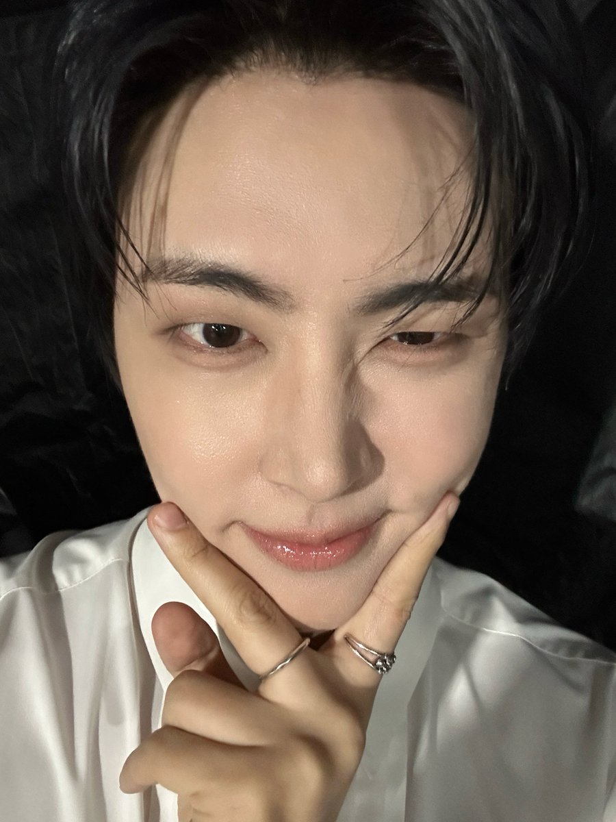 teamoJaeyoon's tweet photo. 261001 Jaeyoon's Day

12:54 pm – 1:35 pm

Y/n

Jaeyoon is heeereee
I have a schedule today, so I’m on my way to Nonsan!!!
The weather has gotten really cold ㅠㅠㅠㅠㅠㅠ
I woke up and it was so cold
So I immediately took out my heated floor mat!!!!!

Y/n, did you have lunch??
I had some doenjang jjigae at a rest stop
and took my vitamins

📸

As soon as I got in the car, I put on a nice, refreshing face mask ><
Oh, right! You know I use Juvelook face masks, right?
Juvelook Skin sent me some masks because they knew I use them??!
But I’m almost out of them,
so I don’t have any left to give away ㅠㅠㅠ

Anyway!!
We’re on our way to Nonsan right now, but we’re not getting there....
I’ll rehearse when I get there and contact you again!!!!!
Think about me a lot, okay?
Got it?
😘😘

9:36 pm

Y/n

Nonsan is doooone!!!
Thank you so much to all the Fantasy who came all the way to Nonsan today ㅠㅠ
And thank you to the Fantasy who couldn’t come but still supported us from afar ><

📸

Ang🐶

Y/n, did you make sure to eat dinner????
I only had some dakgangjeong ㅎㅎㅎ
It was really warm earlier during the day???!
But as soon as the sun went down, it got cold right away....

📸

I should send this one too ><

<Today’s TMI: Jaeng-item>

I was going to get a haircut,
but since the concert is coming up soon, I decided to skip the haircut and cut it right before the concert ^^

Actually, while I was showering yesterday,
I thought that maybe a moderately long hairstyle could look good with Jaeyoon’s face as it is now

When my hair is short, my face looks bigger ㅠㅠㅠ
And you know when I cut my hair short?
Then I’d have to lose about 5 more kg from where I am now

But I’ve already lost quite a lot of weight even at my current weight!!!
Recently, while preparing for Killing Voice,
I watched all my old videos from the beginning
and as time passed, I realized there were quite a lot of things I wasn’t satisfied with ㅠㅠ

I can’t be too bulky like this
It makes me look too big and sturdy
And when I dance, it makes me look a little sluggish....

So,

the conclusion is:

Let’s keep finding what looks pretty at every moment

That’s what I think

Later,
if I find a style that I really get a feeling for,
I’ll try it sometime ^^

Is the Thor-hair team still alive???
Is there a Jaeyoon Justin Timberlake buzz-cut team?
Is there a Jaeyoon curly-hair team??
Is there a Jaeyoon long-hair team?

Ah, yes

It’s completely empty....

The long-hair team is Hwiyoung’s long-hair team, after all...

Anyway, I’ll leave you another message once I get there!!!!

12:23 am (02)

Y/n

Aigoo

I’m all washed up and lying down to go to sleep now ㅎㅎㅎ

Tomorrow, for the first time in a while, I’m going to have a vocal lesson and then go to group practice ㅎㅎ!!
I need to work hard again starting tomorrow!!!!

Go to sleep soon!!
I’ll come again tomorrow!!

Y/n, you worked really hard today too~~~~><

I love youuuuu ❤️ ( 알라뽀오오오옹❤️)