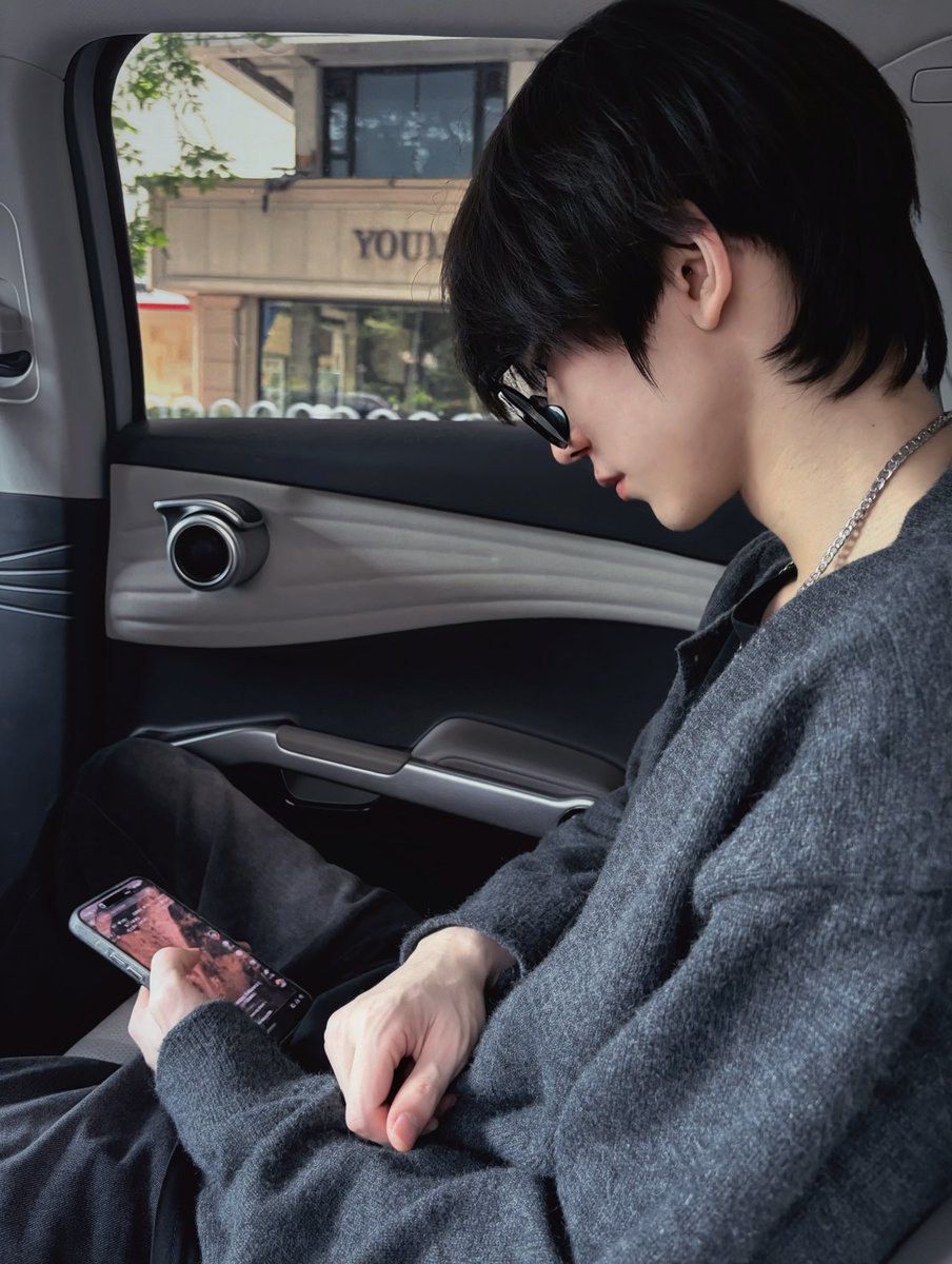 Ls4xop3's tweet photo. 讨厌一个人睡觉 https://t.co/WxmotVL6Gu