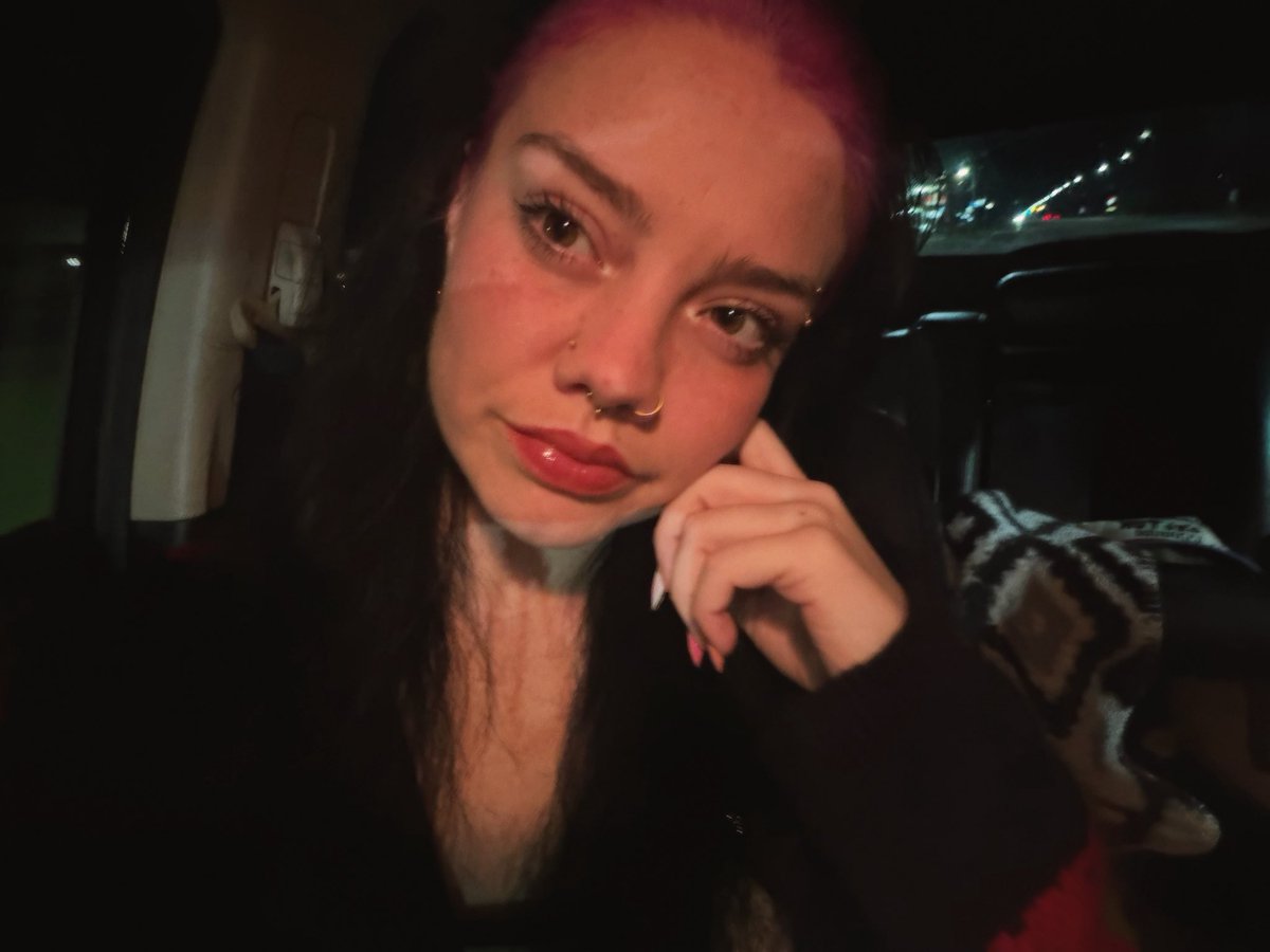 xospidersxo's tweet photo. strawberry girl https://t.co/EWdr39lFzy