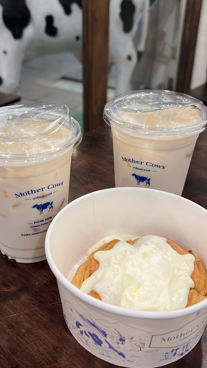 Hellobenz1's tweet photo. รัก Mother cows ที่สุดด นมตุ๋นสลัชชี่อิสดาเบสส ขนมปังดิปครีมนมสด อร่อยทุ้กอย่าง 🫶🏻 https://t.co/qLGljuEpeR